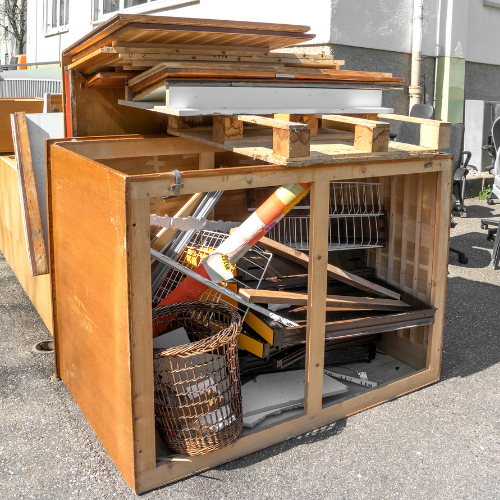 MoveHomeFast removing and disposing of old furniture in an eco-friendly, responsible way